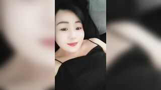 Chị gái máy bay mũm mĩm ở nhà nứng lồn quá quay video thủ dâm tìm trai gạ địt