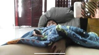 em gái ra giữa phòng khách call móc lồn cho người yêu xem