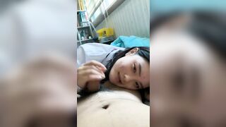 Em nữ sinh trung quốc đi học về là mồm ngậm cu ngay được