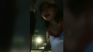 đi taxi chị gái nứng lồn đòi bú cu anh tài xế