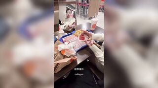 em teen nứng lồn sóc lọ cho người yêu ngay trong quán KFC