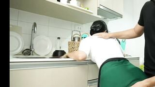 Cô Giúp Việc đang nấu ăn, Bị Tốc váy Móc lồn thủ dâm rên rỉ cực nứng