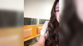 Em teen cực xinh vú bự livetream show hàng cực ngon p2