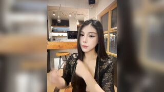 Em teen cực xinh vú bự livetream show hàng cực ngon p8