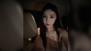 Em teen cosplay cô dâu cực xinh livetream show hàng móc lồn dâm ngay trên xe p18