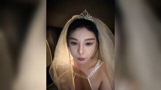 Em teen cosplay cô dâu cực xinh livetream show hàng móc lồn dâm ngay trên xe p19