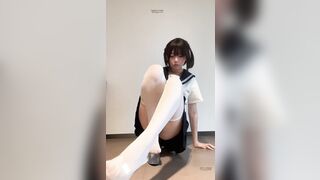 TIểu loli cực xinh chân dài mình dây bím cực múp p2