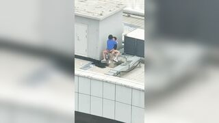 Vô tình bắt gặp đc 2 em học sinh trg giờ học trốn lên sân thượng địt nhau