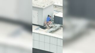 Vô tình bắt gặp đc 2 em học sinh trg giờ học trốn lên sân thượng địt nhau