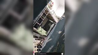 Nhỏ b cùng phòng khốn nạn call video quay lại cảnh bé b cùng phòng thay đồ cho b xem1
