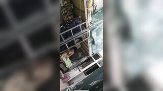 Nhỏ b cùng phòng khốn nạn call video quay lại cảnh bé b cùng phòng thay đồ cho b xem3