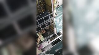 Nhỏ b cùng phòng khốn nạn call video quay lại cảnh bé b cùng phòng thay đồ cho b xem3