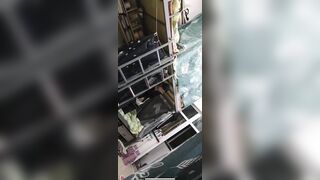 Nhỏ b cùng phòng khốn nạn call video quay lại cảnh bé b cùng phòng thay đồ cho b xem5