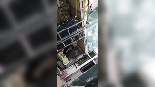 Nhỏ b cùng phòng khốn nạn call video quay lại cảnh bé b cùng phòng thay đồ cho b xem5