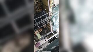 Nhỏ b cùng phòng khốn nạn call video quay lại cảnh bé b cùng phòng thay đồ cho b xem5