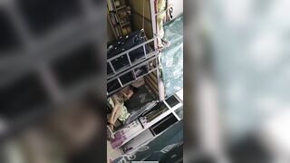 Nhỏ b cùng phòng khốn nạn call video quay lại cảnh bé b cùng phòng thay đồ cho b xem5