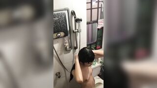 Quay lén nhỏ em họ mới lớn vú mới nhú đi tắm cực ngon