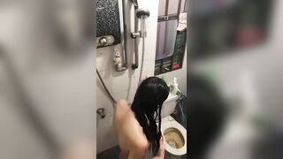 Quay lén nhỏ em họ mới lớn vú mới nhú đi tắm cực ngon
