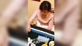 Mấy em gái này xung thật đấy đánh mạc chược cá độ nhau ai thua cởi hết đồ ra