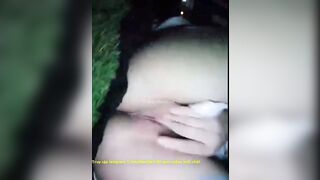 Em gâi nửa đêm nứng lồn ra bãi cỏ ngồi móc