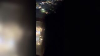 doggy em sinh viên ngoài ban công vừa địt vừa ngắm thành phố về đêm