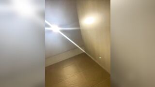 Sing 2001 Đi Chơi mà nứng lồn Vào WC Công cộng Dùng Sex Toy Thủ Dâm rên rỉ