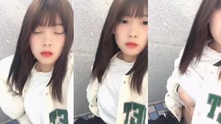 XINH GÁI KHOE VÚ Ở TRƯỜNG HỌC