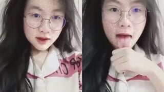 Hoa khôi lớp 10 bướm siêu non bị bạn bè leak video thèm bú cặc
