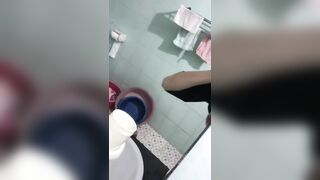 Đi học về em thay đồ 2