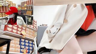nhân viên siêu thị winmart nứng lồn thủ dâm ở chỗ làm - phần 16