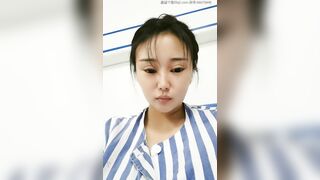 Dâm nữ dâm đãng vào đến bệnh viện nhập viên rồi mà vẫn cởi quần show lồn thủ dâm đc