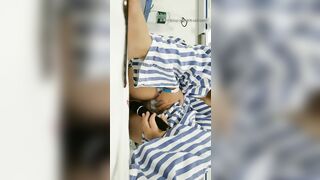 Dâm nữ dâm đãng vào đến bệnh viện nhập viên rồi mà vẫn cởi quần show lồn thủ dâm đc