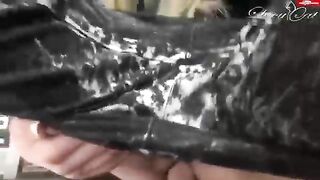 Vô tình phát hiện dâm nữ show lồn k lông public trg siêu thị nên lại đút cu vào luôn