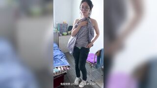 nữ sinh cuối tháng hết tiền ngỏ ý bóc bánh trả tiền trọ
