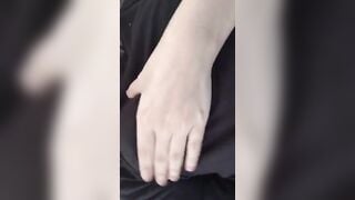 Mân mê ngoài áo
