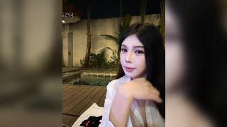 Em teen TQ cực xinh dâm đãng đi du lịch mà vẫn k quên nghề show lồn cho ae xem p2