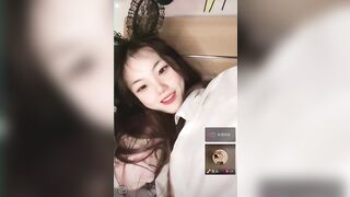 Em gái đeo tai thỏ SƯỚNG một mình trong phòng ngủ