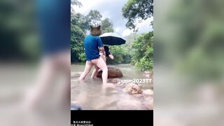 Cặp đôi thản nhiên làm chuyện ấy tại công viên và bên bờ suối