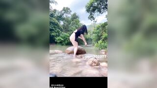 Cặp đôi thản nhiên làm chuyện ấy tại công viên và bên bờ suối