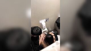 quay lén 2 em học sinh địt nhau trong nhà vệ sinh