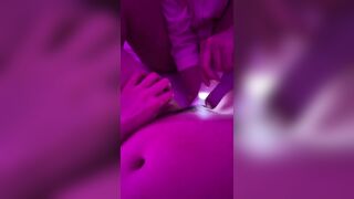 Les: Hông tao hổng thích như vậy mà, ngại lắm. Bồ mày sẽ thích mày tè lắm...