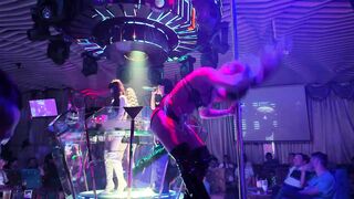 Quá Đỉnh Với Âm Nhạc Dj Đỉnh Cao Và Các Vũ Công Bikini Hót Tại Quán Dj Cafe Bar