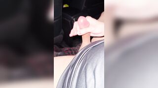 Vợ nứng lồn đi taxi bị tài xế bắt bú cu