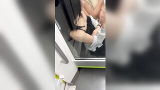 quay lén các em sinh viên trên tàu điện #4