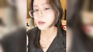 Dâm nữ cực xinh livetream show hàng ngon dâm đãng p23