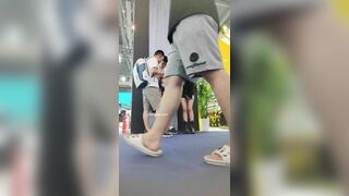 quay lén dưới váy các em người mẫu xe #7