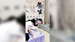 Mát-xa toàn thân, khách lên nứng địt luôn em nhân viên mát-xa