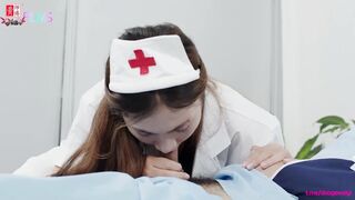 em y tá giúp bện nhân lấy mẫu tinh trùng bằng lồn
