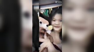 2 căp vú cạ nhau đã thế nhờ