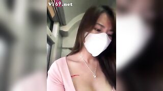 Theo chân em gái thích public cởi áo thủ dâm trên xe buýt Hà Nội